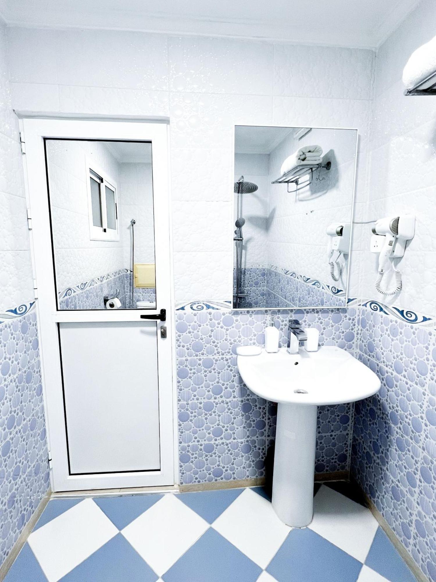 Mira Appartement -Lovely, Tidy & Close To Beaches And City Center Al Hoceima Ngoại thất bức ảnh